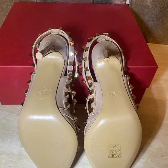 Blush Valentino Rockstud Patent Leather Heels - Picture 8 of 10